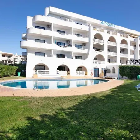 Alta Oura Beach Apartment *